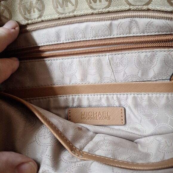 Michael Kors Kempton Signature Medium Pocket Tote (Beige/Camel/Tan) - Picture 4 of 8